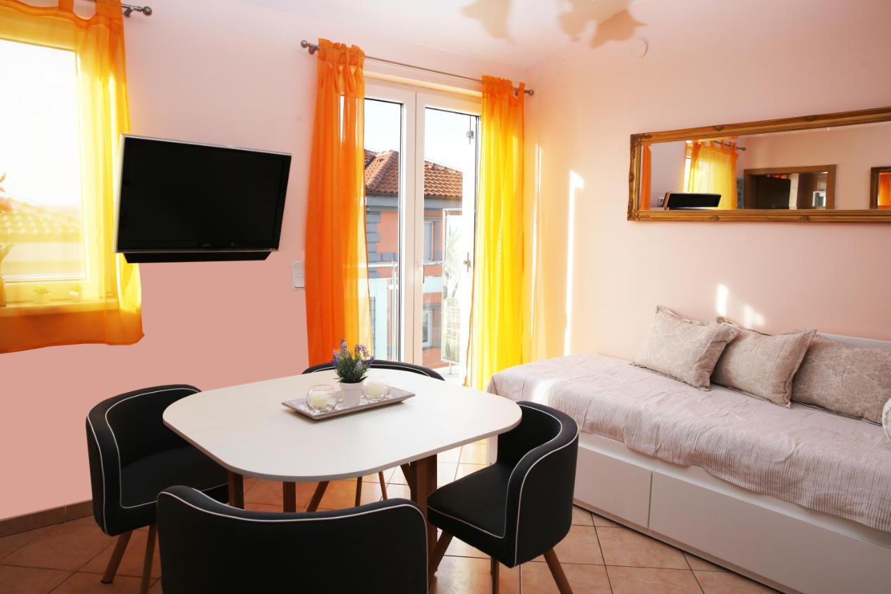 Villa Mit Whirlpool Fuer 32 Per Цриквеница Экстерьер фото