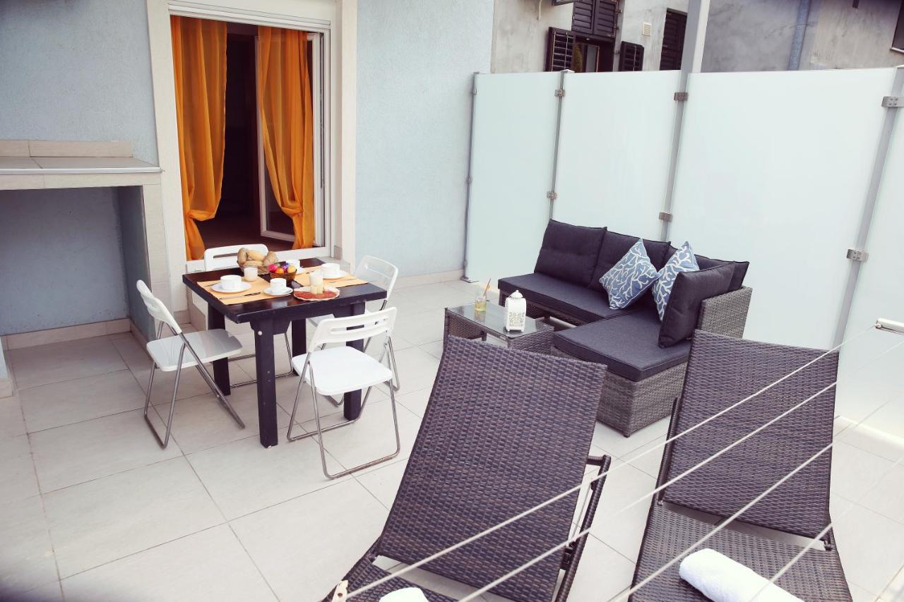 Villa Mit Whirlpool Fuer 32 Per Цриквеница Экстерьер фото